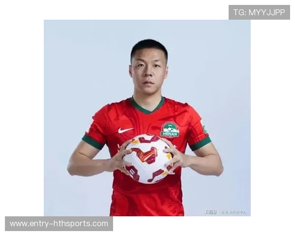 石家庄功夫牛梓屹长传转移，皮球精准落到边线脚下